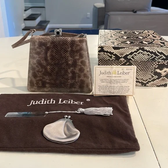 Judith Leiber snakeskin handbag - Picture 7 of 15